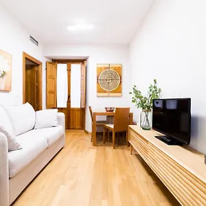 Precioso Piso En Pleno Centro De Junto A Iglesia De San Matias Apartamento