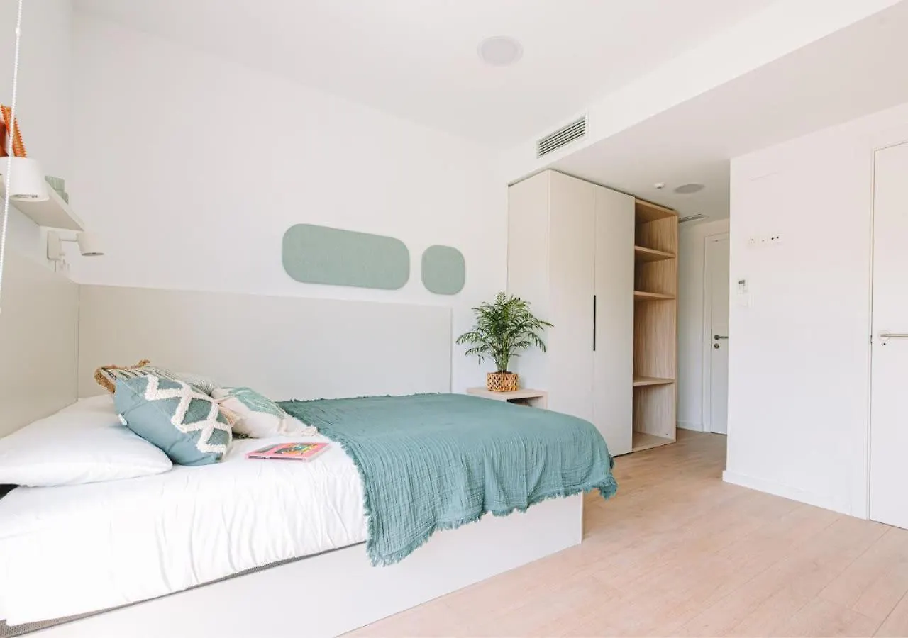 Yugo Granada Apartment 0*,