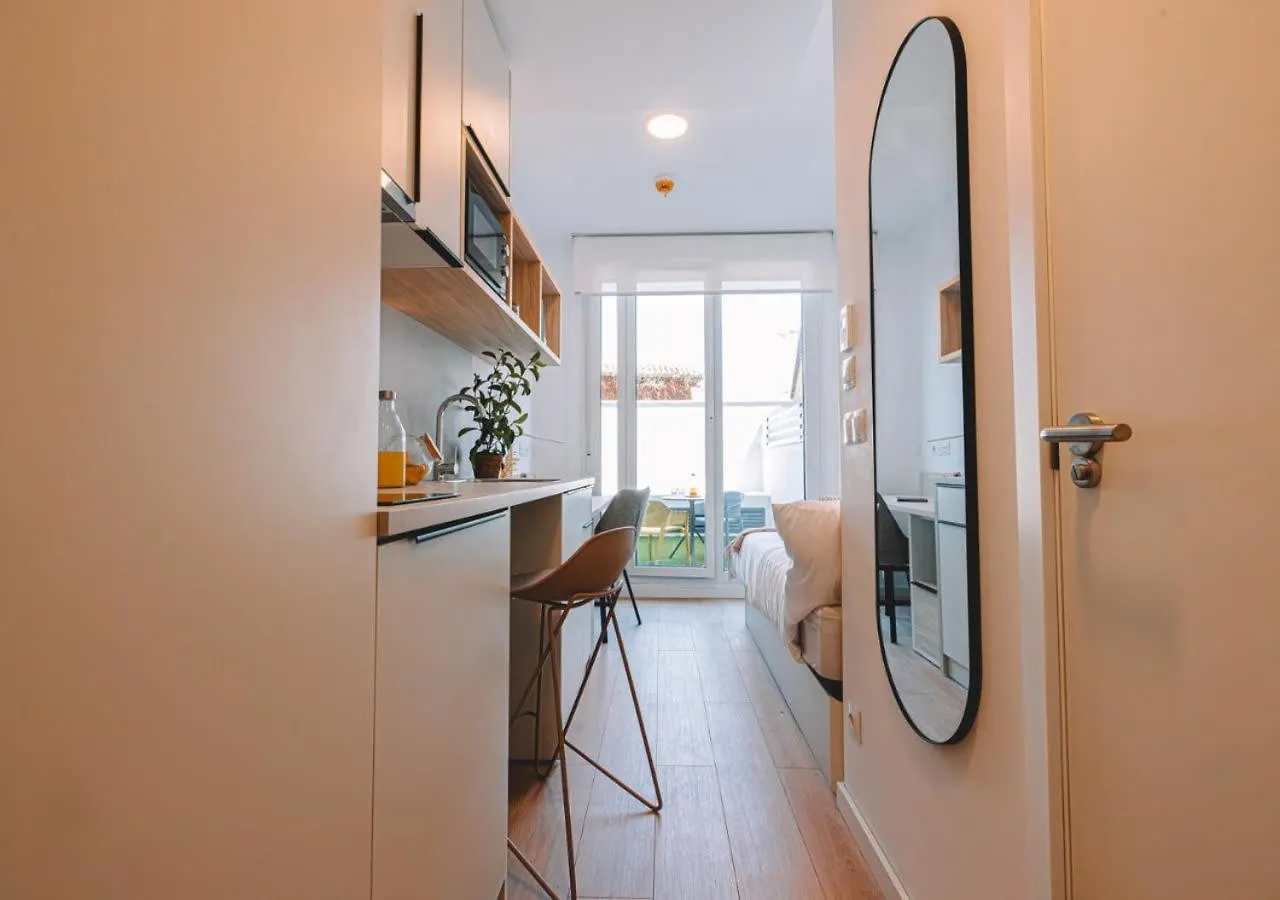 Yugo Granada Apartment 0*,