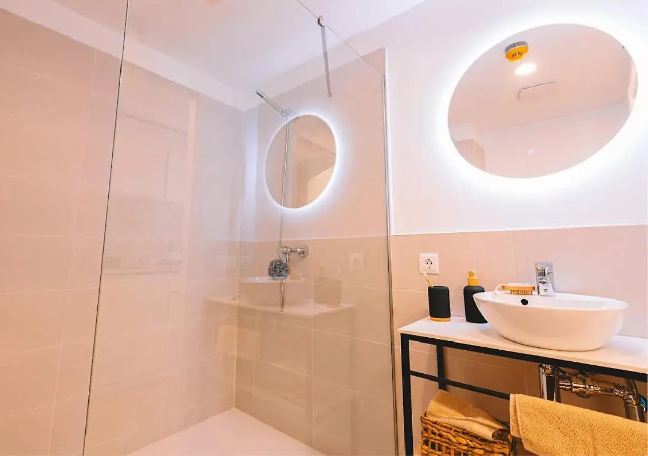Yugo Granada Apartment