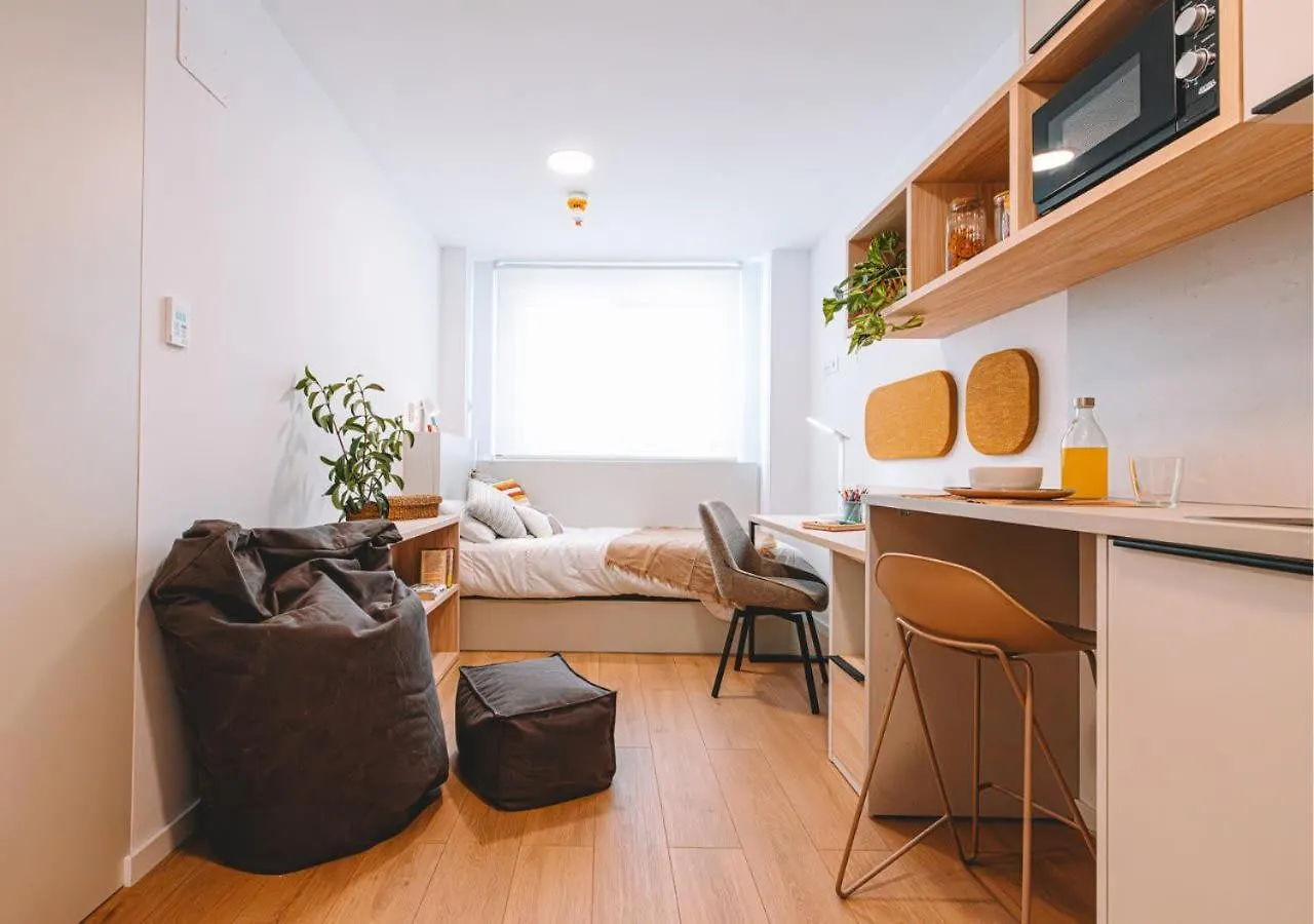Yugo Granada Apartment 0*,