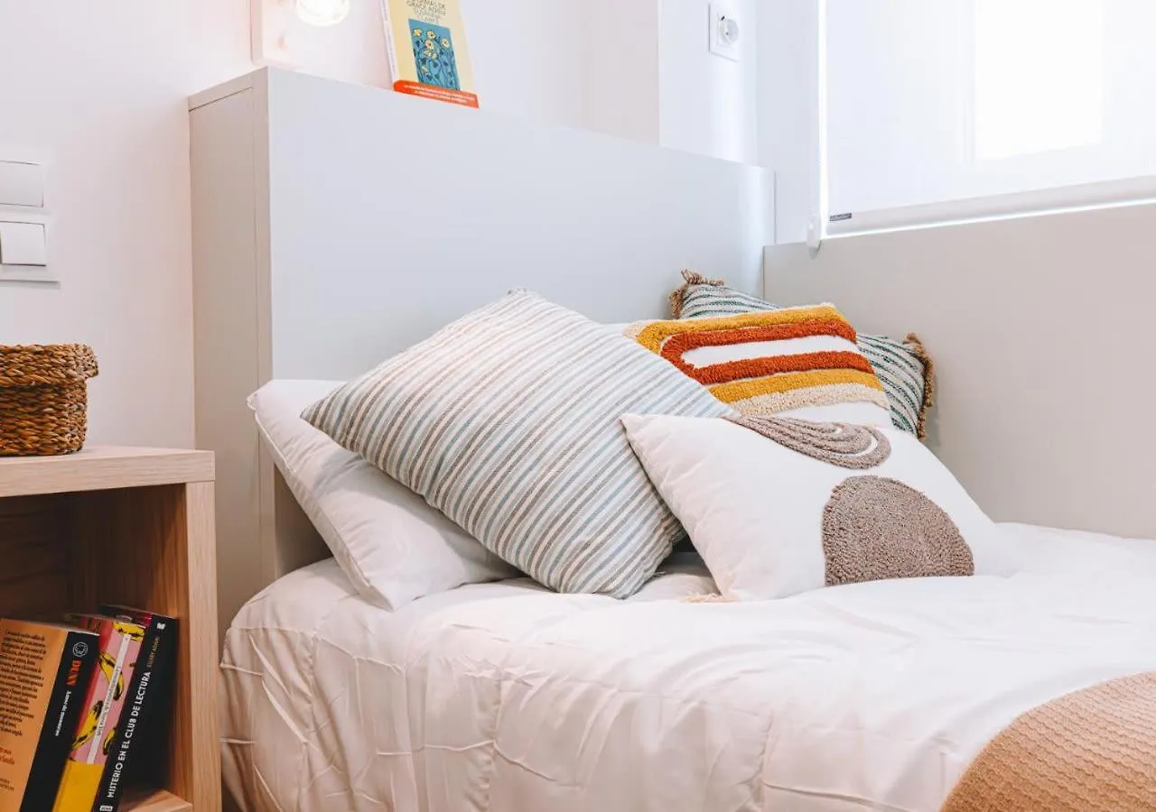 Yugo Granada Apartment 0*,