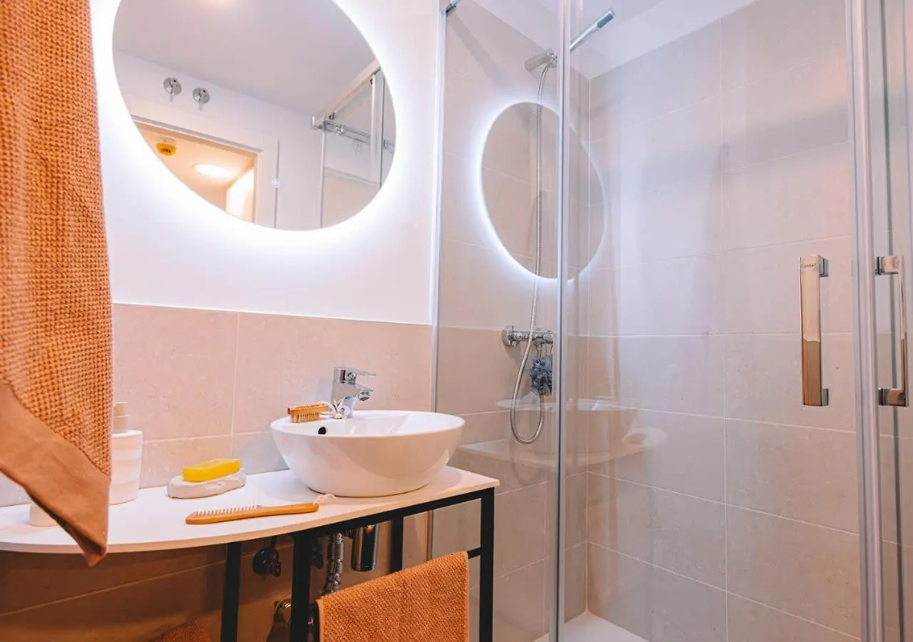Yugo Granada Apartment